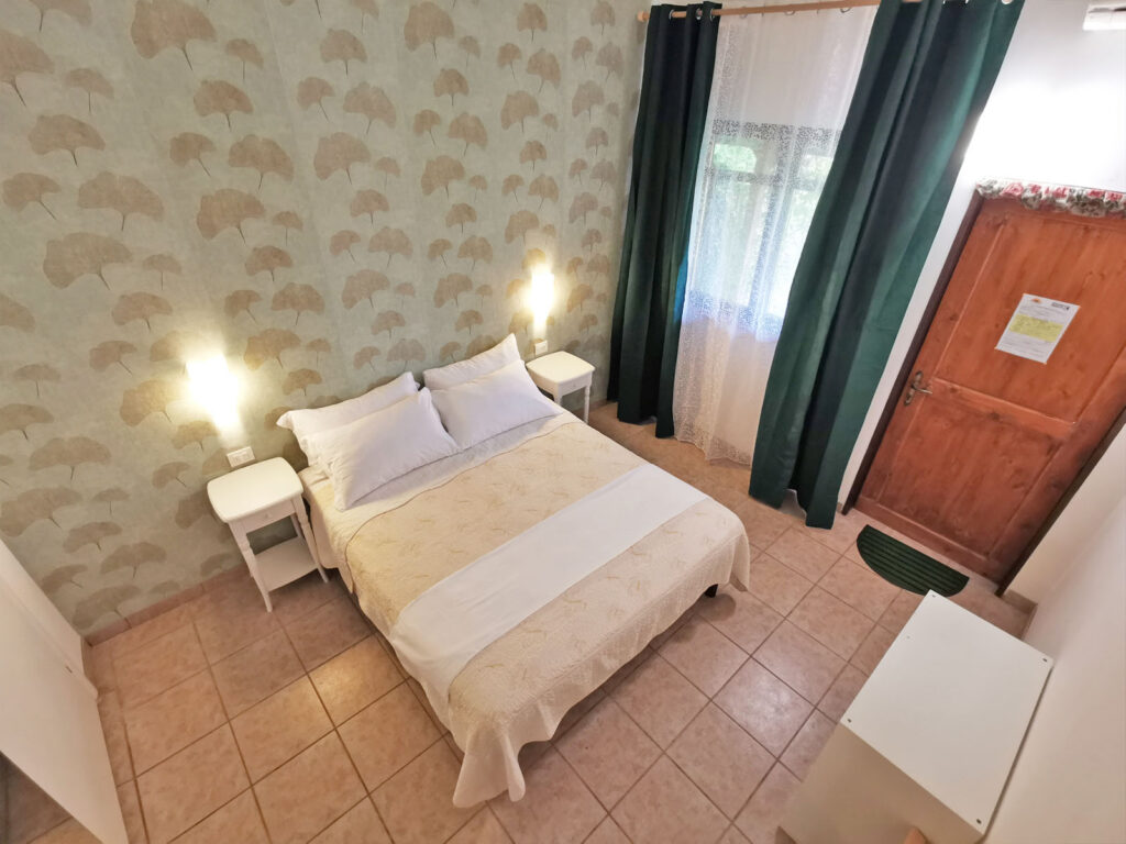 C2_1600x1200web_ROSMARINO-4