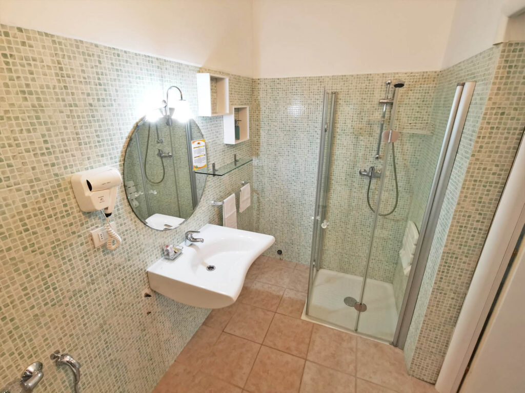 C2_1600x1200web_ROSMARINO-5