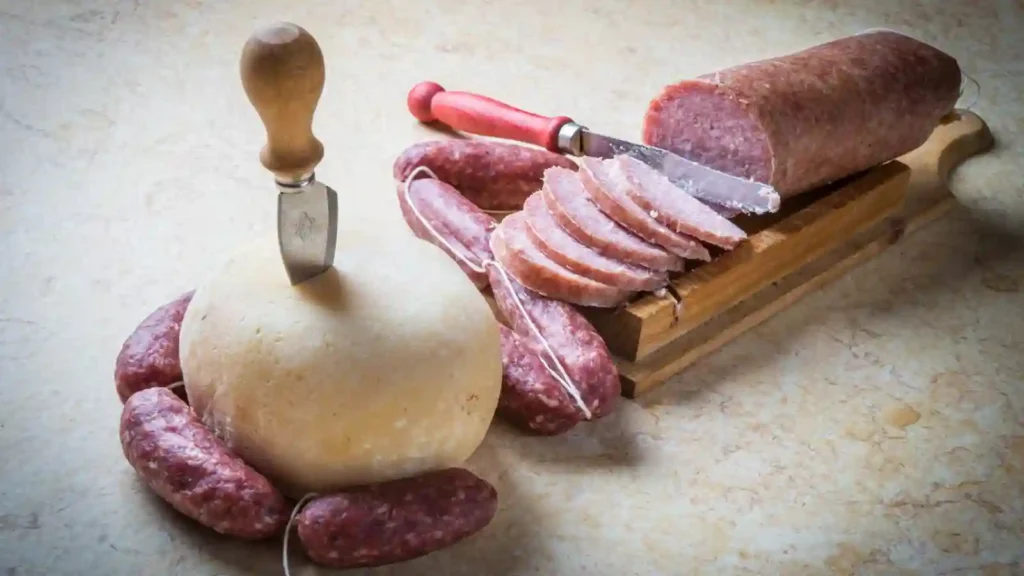 Ciauscolo e casciotta di Urbino - salumi e formaggi tipici delle Marche